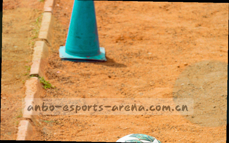 月历格与赛程条并列的抽象图形，格线极细，色块集中在冷蓝与青绿